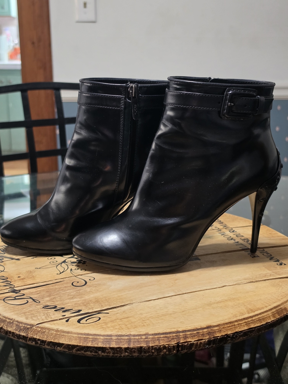 Tod's MADE IN ITALY Black Leather Pointed Ankle Boots with Buckle Strap